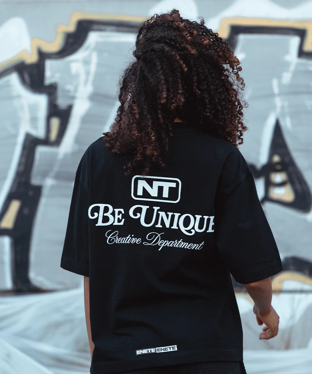 ENETE Be Unique - Negra – Short Sleeve Boxy - Daily Garments